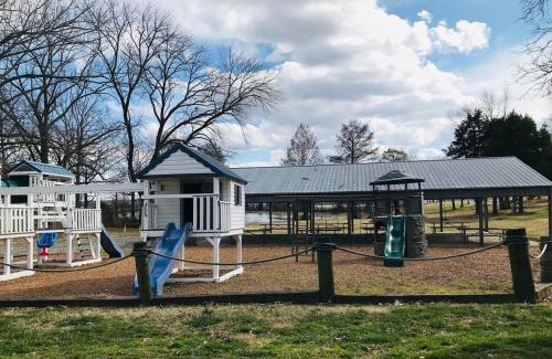 Gilbertsville House | Kentucky Lake Pool Home in Moors Resort Area