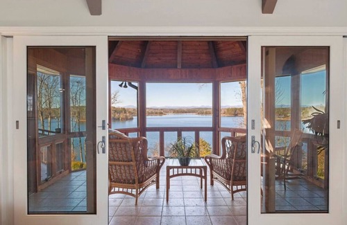 Seneca House | Keowee's Majestic Mountain View