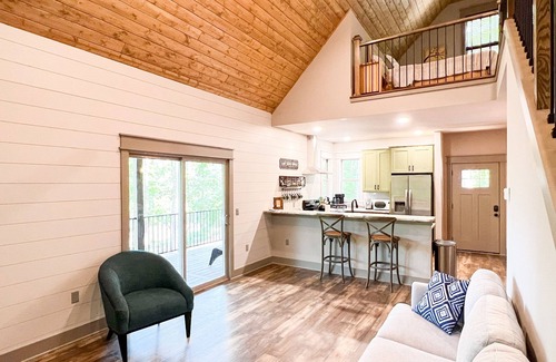 Seneca Cottage | Keowee Waterfront Lakeside Retreat -Keowee Cottage