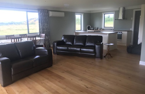 Te Anau House | Kepler Oaks Chalet Luxmore Chalet Slice of Paradise In Fiordland
