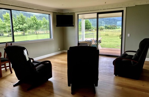 Te Anau Ski Chalet | Kepler Oaks Chalet Takitimu Chalet Slice of Paradise In Fiordland
