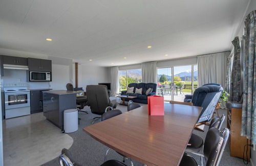 Te Anau Cottage | Kepler Retreat - Te Anau Holiday Home