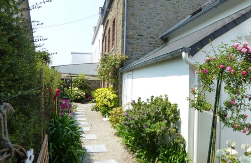 Saint-Lunaire Apartment | Ker Bihan: apartment for 3 people