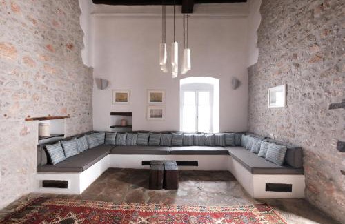 Hydra House | Keresbino Hydra Manor House