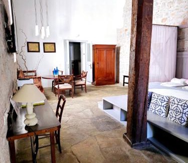 Hydra House | Keresbino Hydra Manor House