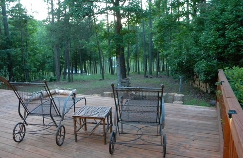 Merifield Acres Cabin | Kerr Lake Log Cabin On Calm Cove With Gentle Slope To Water, Nearby Sandy Beach
