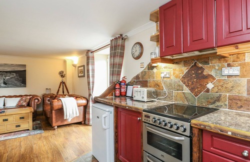 Drumnadrochit Cottage | KERROWDOWN MILL, pet friendly in Drumnadrochit, Loch Ness