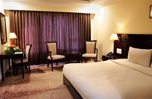 Gadag-Betageri Hotel | Keshav Clarks Inn