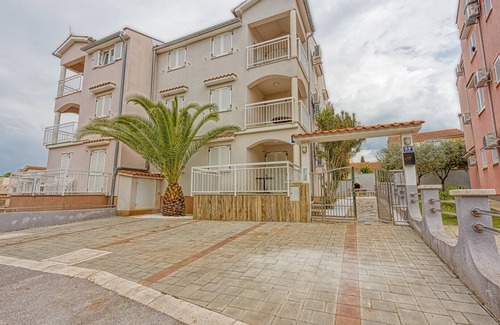 Cancini Apartment | Kestenova/Two-Bedroom App with Balcony No.4