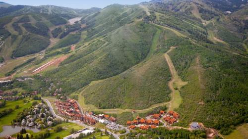 Park City Apartment | Kestrel by AvantStay Close to the Ski Slopes in this Majestic Home in Park City