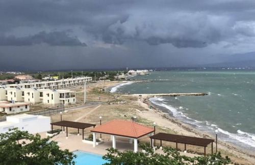 Portmore Apartment | Kesue's Bellevue 2Br apartment, steps away from the beach!
