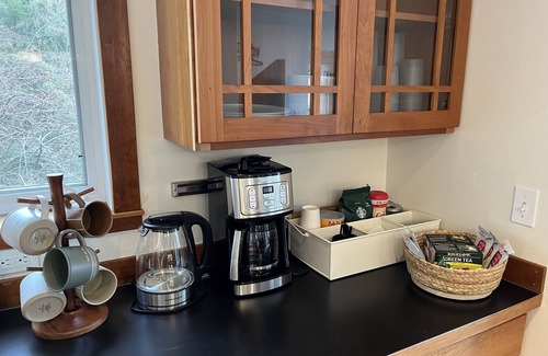 Ketchikan Cabin | Ketchikan Home - 5 min walk to downtown! - Amazing views!