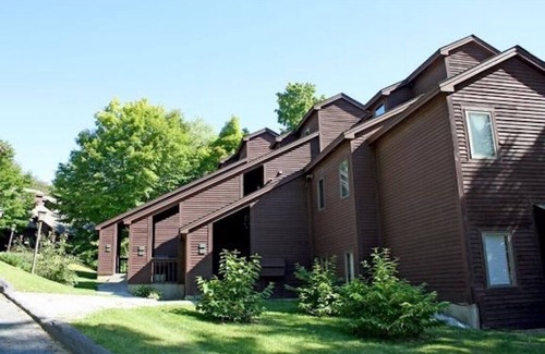 Ludlow Condo | Kettle Brook 2 BR & 2 BA ski in/out condo on Okemo Mountain