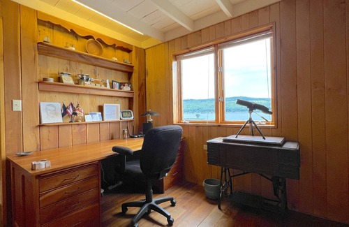 Hammondsport Cottage | Keuka Cottage ✧ Handcrafted Beauty on Lake's Shore — sunsets, fire pit, kayaks!