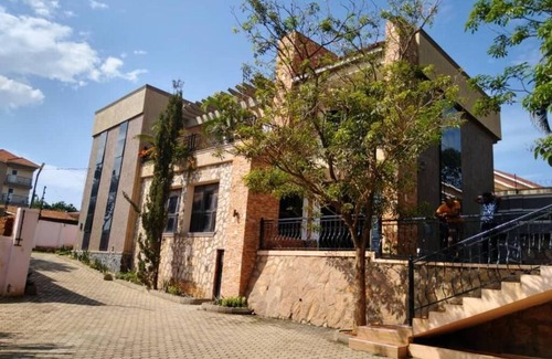 Kampala Villa | kevina house