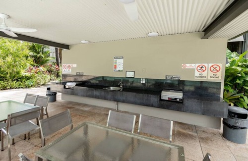 Kewarra Beach Apartment | Kewarra Beach Coastal Retreat 2BR Apt - Pool/BBQ