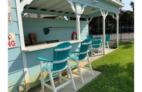 Harbor Oaks Condo | Key Allegro charmer! Surrounded by Water!