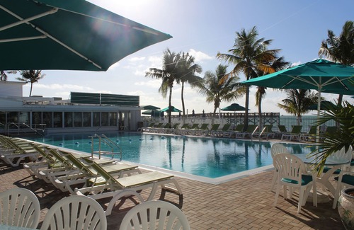 Key Colony Beach Condo | Key Colony Beach Vacation - Canal front 2 bedroom, 2 bathroom sleeps 4 with dock