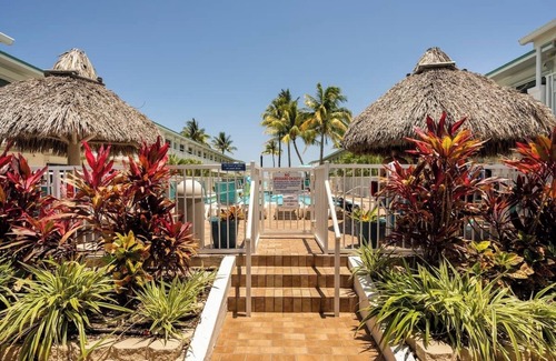 Key Colony Beach Apartment | Key Colony Beach Condo Ocean Front Complex, Private Beach, Heated Pool