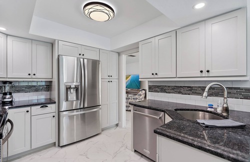 Gulf Gate Woods House | KEY DREAMS-LARGE HEATED POOL-3 BR-10 MIN TO SIESTA KEY-SLEEPS 8-GULF GATE