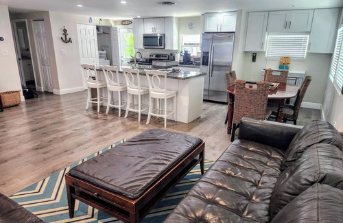Cross Key Waterways House | Key Largo Beauty. Pool. 100 Ft. Dock . Bring Your Boat. Free WiFi.