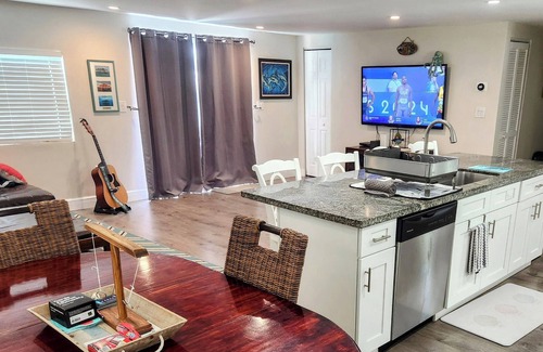 Cross Key Waterways House | Key Largo Beauty. Pool. 100 Ft. Dock . Bring Your Boat. Free WiFi.