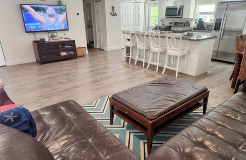 Cross Key Waterways House | Key Largo Beauty. Pool. 100 Ft. Dock . Bring Your Boat. Free WiFi.