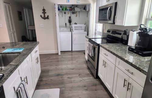Cross Key Waterways House | Key Largo Beauty. Pool. 100 Ft. Dock . Bring Your Boat. Free WiFi.