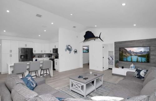 Sexton Cove Estates House | Key Largo Waterfront Paradise! 90 ft. dock, Bikes, Kayaks, and More!