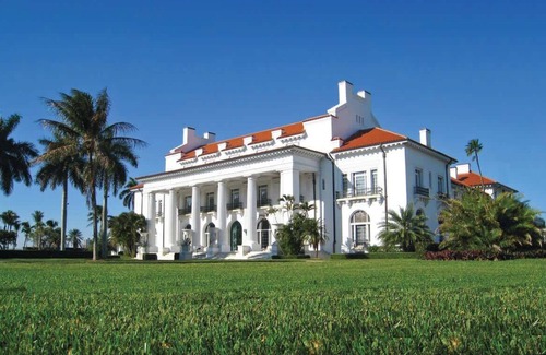 Sunshine Park House | Key Lime Cottage - Bask Poolside in a Historic Flamingo Park Gem
