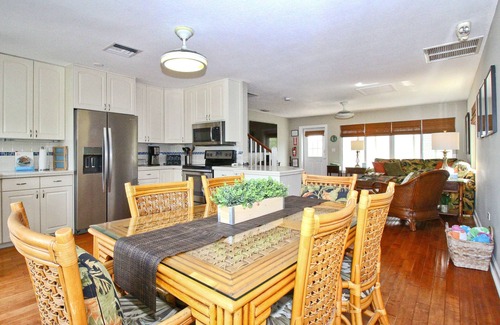 Marathon House | Key Lime Kottage- Waterfront Home on Gulf of Mexico w/Private Pool, Dock & More