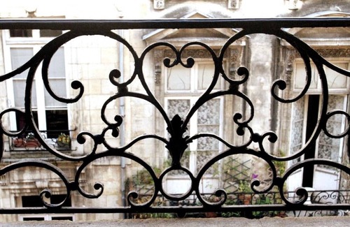 Hotel de Ville - Quinconces Apartment | Key to Bordeaux · fairytale view, 2 bd + elevator