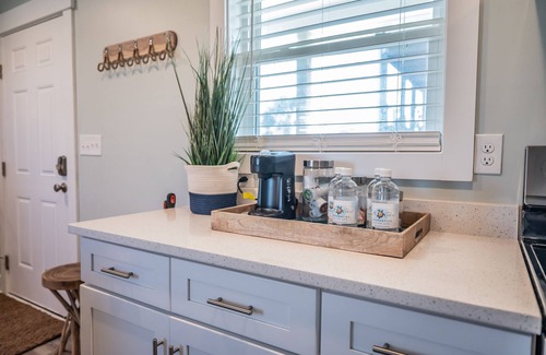 Surf City Apartment | Key West 8- Beach Access - Dog Friendly - Bikes - Grill