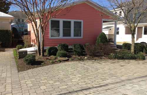 Rehoboth Beach Cottage | Key West Adorable Modern ONE B/R Cottage FOR TWO In Rehoboth Beach, Delaware