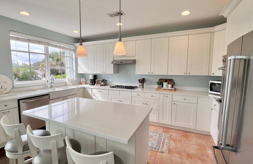 Jensen Beach House | Key West Style Beach House w/Boat Parking 2 mins from launch 5 mins from beach!