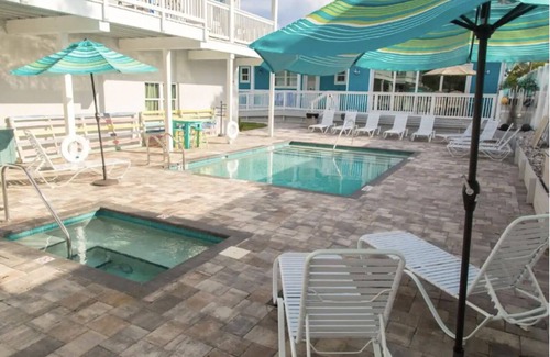 Dunedin Cottage | Key West Style Cottage - with pool/hot-tub