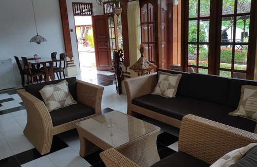 Lovina House | Keyani Bungalow's With Quiet and Comfortable Very Suitable for Pension Day