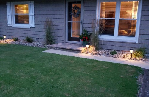 Geneva-on-the-Lake Cottage | Keys cottage -walk to the strip,Private lot, 2bdr 3rd guestroom detached.Spire