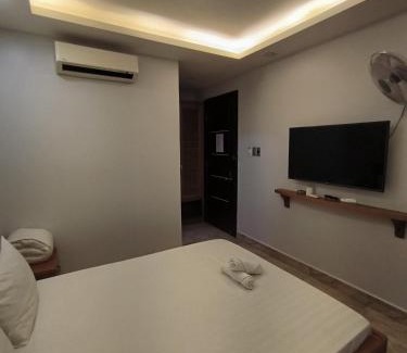 Binh Chanh Hotel | Khách Sạn Hoàng Phúc 2
