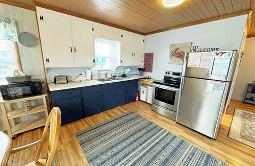 Sea Retreat House | KH4300- Just 50 Feet to The Beach! 3 Bedrooms and Community Pool.