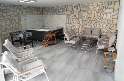 Kuceli Apartment | Khalli apartman 4 stars with private pool and jacuzzi near Opatija