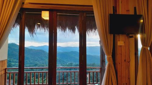 Phan Bed & Breakfast | KHIRI HOUSE &Café Farm ดอยช้างเชียงรายที่พักอาข่าเรียวกังสไตล์กลางหมู่บ้านดอยช้าง