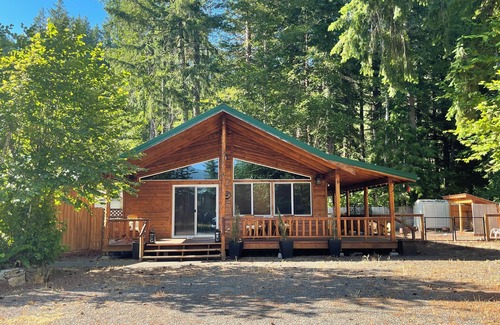 Packwood House | Kick back and relax at Fairway Cabin!
