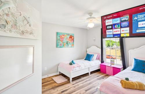 Winston - Salem House | Kid Friendly Park Arcade Fenced Yard Firepit Grill