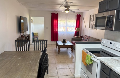 Gulf Breeze House | Kid-Friendly/Walk to Playground 2-bedroom house in Gulf Breeze with WiFi and AC