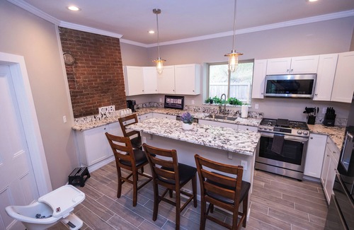 Pittsburgh House | Kids Centered House - Free Parking, Wifi, Fully Functional Kitchen.