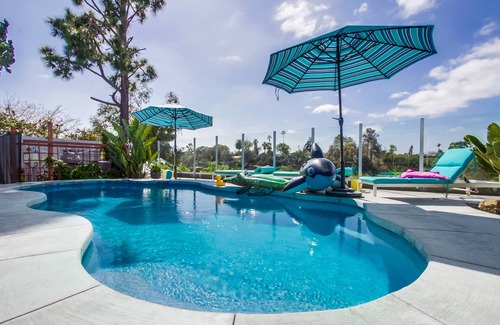 Clairemont House | Kids paradise, FENCED HEATED POOL⭐️TOYS SPAJacuzzi SPLASH PAD plus cebtral AC