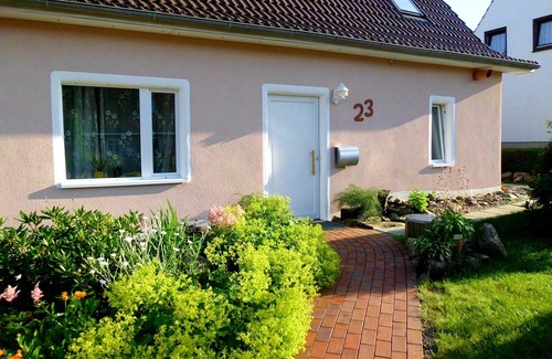 Sehestedt House | Kiel Canal; whole house; clean u. cozy; quiet location, own garden