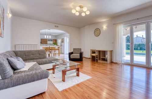 Melnica House | Kikaana by Interhome