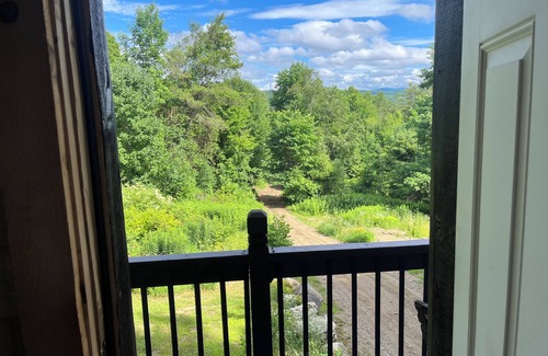 St. Johnsbury Cabin | Kilimanjaro Cabin @ Basecamp, sleeps 4